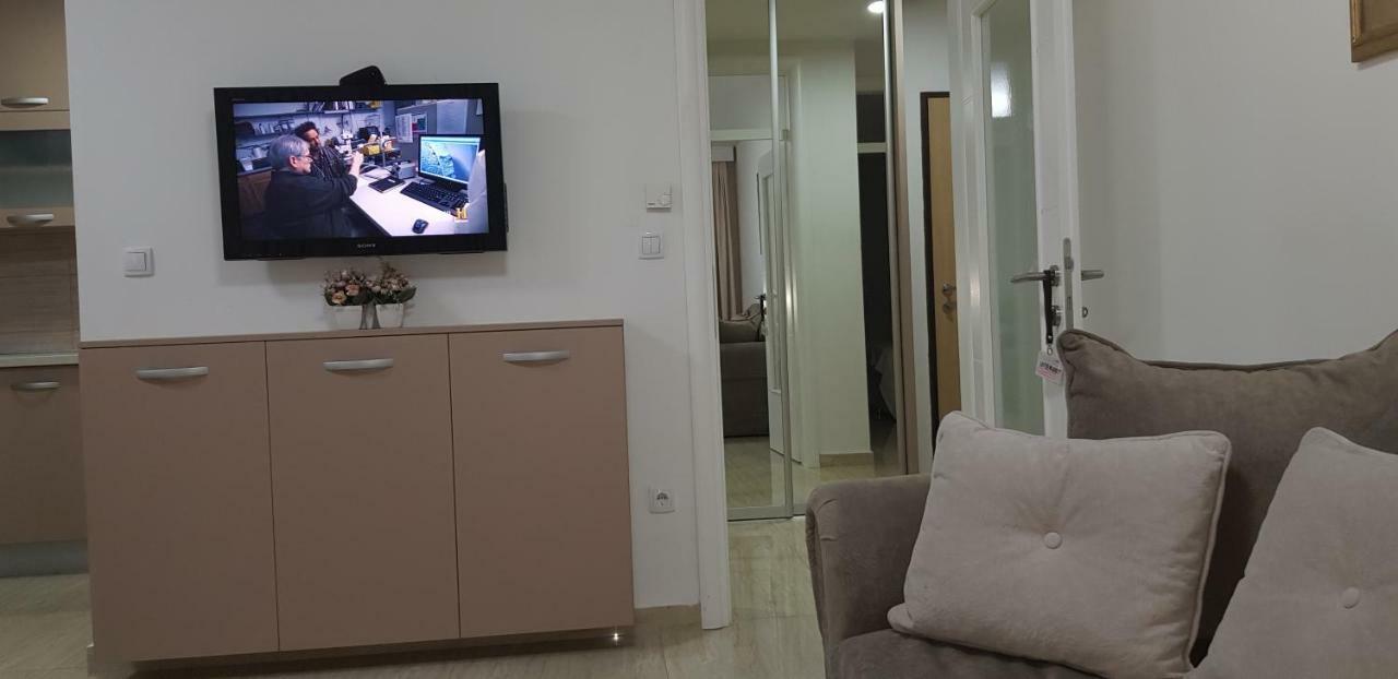 Kristina,istocno Sarajevo,vojvode Radomira Putnika 49d * Sarajevo